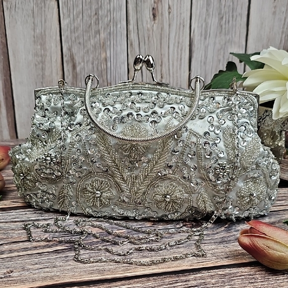 Handbags - VINTAGE STYLE SILVER SEQUIN BEADED CLUTCH CROSSBODY EVENING BAG